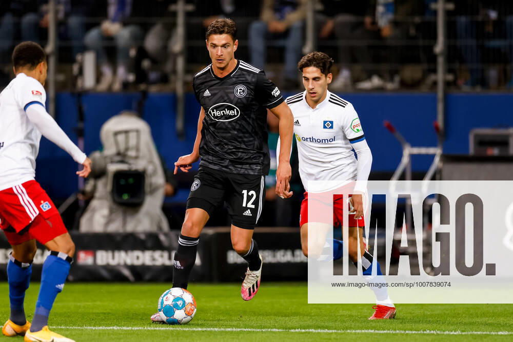 - Fußball, 2. Bundesliga 2021 22, Hamburger SV - Fortuna Düsseldorf: Kristoffer Peterson (Fortuna Düsseldorf, 12), Ludovit Reis (Hamburger SV, 14) DFL REGULATIONS PROHIBIT ANY USE OF PHOTOGRAPHS AS IMAGE SEQUENCES AND OR QUASI-VIDEO.