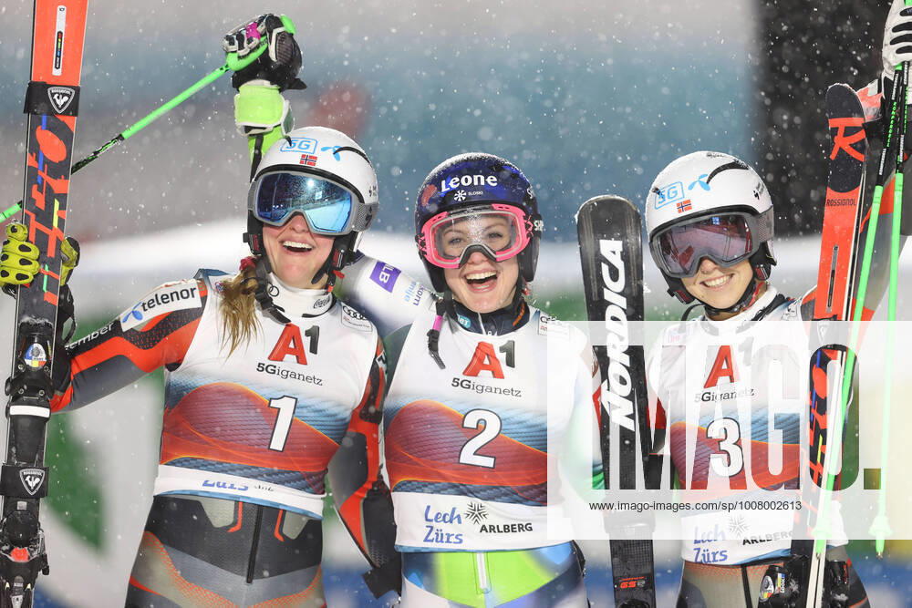 KW45 ALPINE SKIING - FIS WC Lech Zuers LECH,AUSTRIA,13.NOV.21 - ALPINE SKIING - FIS World Cup Lech Zuers, parallel giant slalom, ladies. Image shows the rejoicing of Thea Louise Stjernesund (NOR), Andreja Slokar (SLO) and Kristin Lysdahl (NOR). GEPAxpictures xHaraldxSteiner