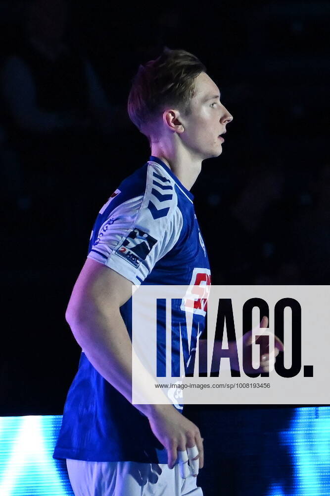 Solobild 23 Ole Pregler ( 23 VfL Gummersbach) beim Einlauf, Handball, 2. Bundesliga, VfL Gumersbach vs EHV Aue, 12. Spieltag - Handball, 2. Bundesliga 2021 22, VfL Gummersbach vs EHV Aue, 21.11.2021 Gummersbach
