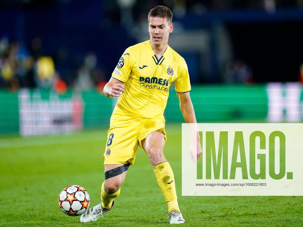Mandatory Credit: Photo by Sergio Ruiz Pressinphoto Shutterstock (12615126dy) Juan Foyth of Villarreal CF Villarreal v Manchester United, ManU UEFA Champions League 2021-2022, date 5. Football, La Ceramica Stadium, Villarreal, Spain - 23 Nov 2021 Editorial use only Villarreal v Manchester United, UEFA Champions League 2021-2022, date 5. Football, La Ceramica Stadium, Villarreal, Spain - 23 Nov 2021 Editorial use only