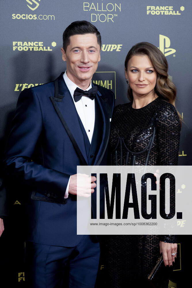 Robert Lewandowski et sa femme Anna Lewandowska CELEBRITES : Ceremonie du Ballon d Or 2021 - Paris - 29 11 2021 JBAutissier Panoramic