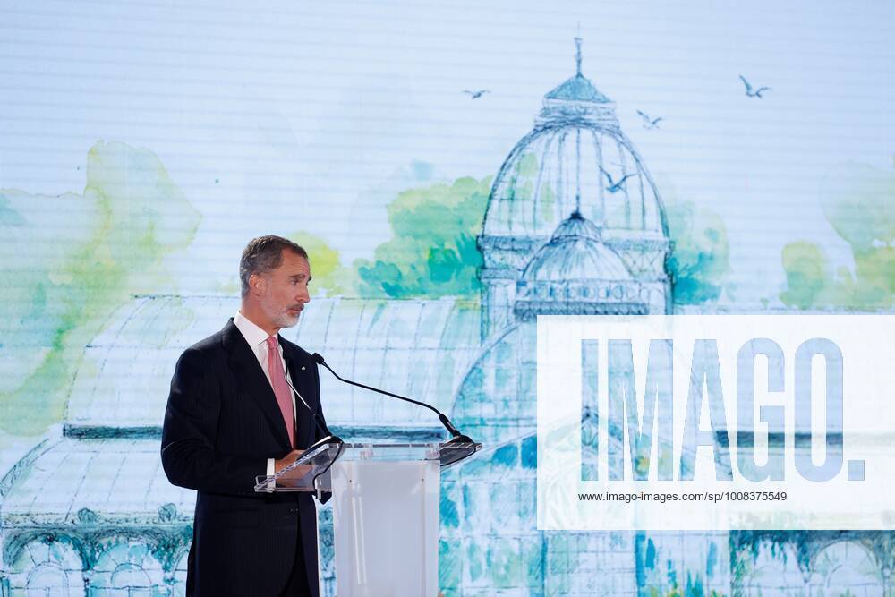 Spain s King Felipe VI delivers a speech during the welcome dinner to the assistants of the 24th edition of the World Tourism Organization (WTO) Assembly held at Cibeles Palace, in Madrid, central Spain, 30 November 2021. 24th World Tourism Organization Assembly !ACHTUNG: NUR REDAKTIONELLE NUTZUNG!