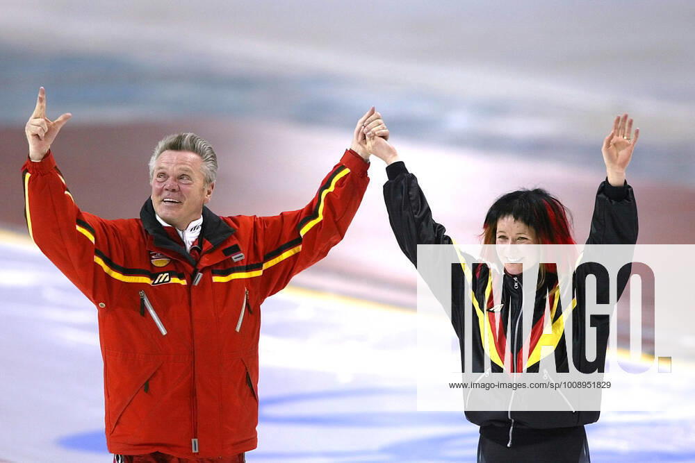 PECHSTEIN Claudia Team GER mit Trainer FRANKEN Joachim 1.Platz 5000m der Frauen Weltrekord Eisschnelllauf Team GER Olympiasiegerin Olympische Winterspiele 2002 Salt Lake City USA am 11. 02. 2002 in Salt Lake City