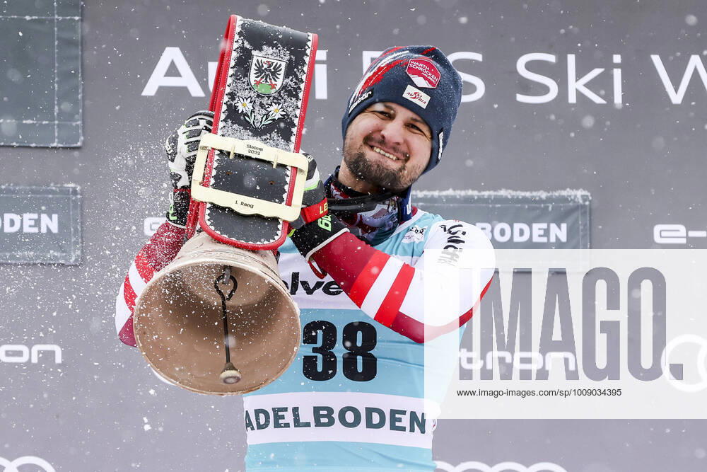 KW01 ALPINE SKIING - FIS WC Adelboden ADELBODEN,SWITZERLAND,09.JAN.22 - ALPINE SKIING - FIS World Cup, slalom, men. Image shows Johannes Strolz (AUT). Keywords: trophy. GEPAxpictures xPatrickxSteiner