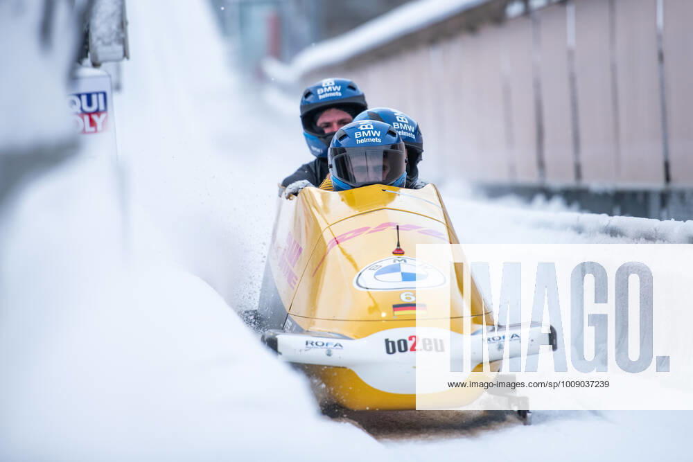 KW01 Christoph Hafer, Michael Salzer, Christian Hammers, Tobias Schneider (Deutschland) im Ziel, GER, IBSF Weltcup Winterberg, Viererbob, 09.01.2022, Saison 2021 2022 GER, IBSF Weltcup Winterberg, Viererbob, 09.01.2022, Saison 2021 2022