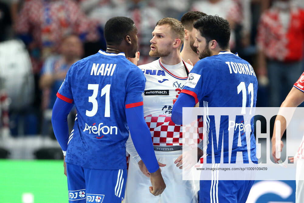 KW02 Croatia v France - Men s EHF EURO 2022 SZEGED, HUNGARY - JANUARY 13: Croatia and France players clash during the Men s EHF EURO 2022 match between Croatia and France at Szeged Uj Arena on January 13, 2022 in Szeged, Hungary. SanjinxStrukic PIXSELL