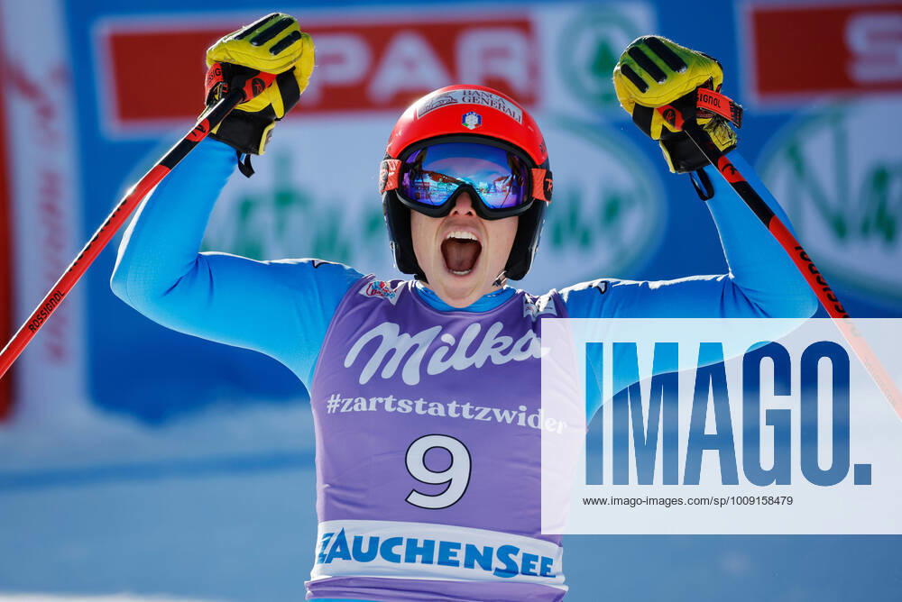 KW02 ALPINE SKIING - FIS WC Altenmarkt Zauchensee ALTENMARKT ZAUCHENSEE,AUSTRIA,16.JAN.22 - ALPINE SKIING - FIS World Cup, Super G, ladies. Image shows the rejoicing of Federica Brignone (ITA). GEPAxpictures xWolfgangxGrebien
