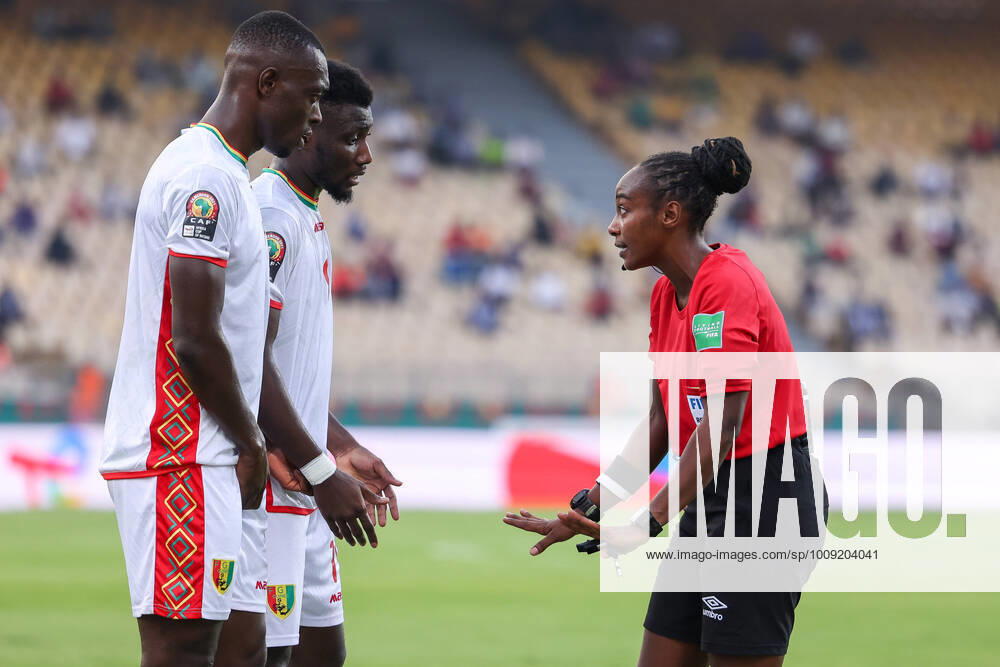 KW03 YAOUNDE, CAMEROON - JANUARY 18: Women referee Salima Mukansanga during the 2021 Africa Cup of Nations group B match between Zimababwe and Guinea at Stade Ahmadou Ahidjo on January 18, 2022 in Yaounde, Ca Zimbabwe v Guinea - Africa Cup of Nations group B