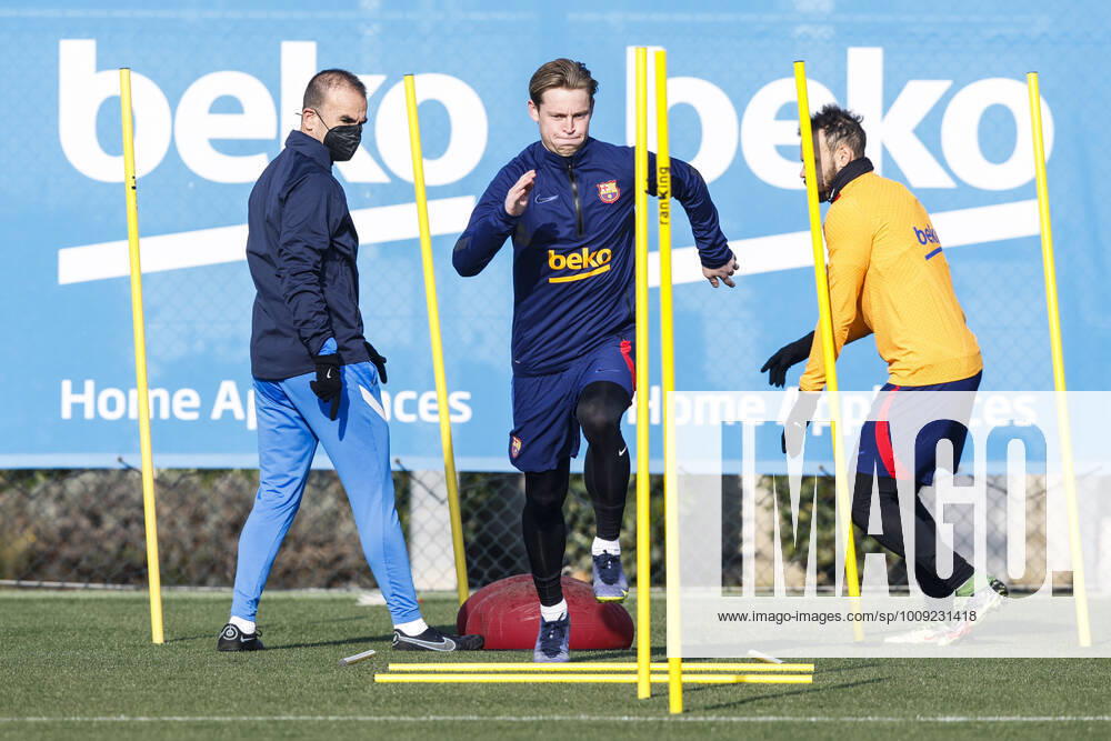 FC Barcelona, Barca Training Session Frenkie De Jong during the FC Barcelona training session previous at Copa del Rey match between Atletico de Bilbao at Ciutat Esportiva Joan Gamper on January 19, 2022 in Barcelona. Barcelona Spain Spain