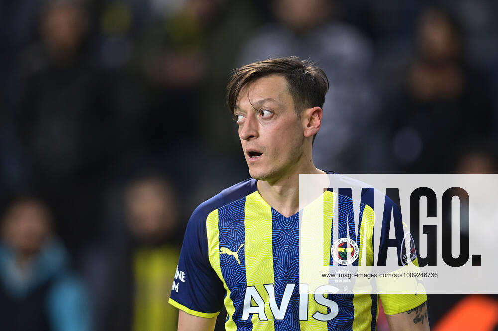 Mesut Ozil of Fenerbahce during the Turkish Super league football match between Fenerbahce and Altay at Ulker Stadium in Istanbul , Turkey on January 19 , 2022. ( Photo by Seskimphoto )