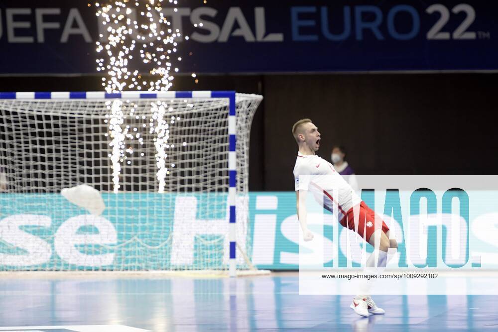 KW03 AMSTERDAM - Patryk Holy of Poland futsal celebrates the 1-1 draw during the UEFA Futsal EURO 2022 match between Poland and Croatia at Ziggo Dome on January 21, 2022 in Amsterdam, Netherlands. ANP HH UEFA Futsal EURO 2022 - Netherlands 2022 ANPxSportx xGerritxvanxKeulenxIVx