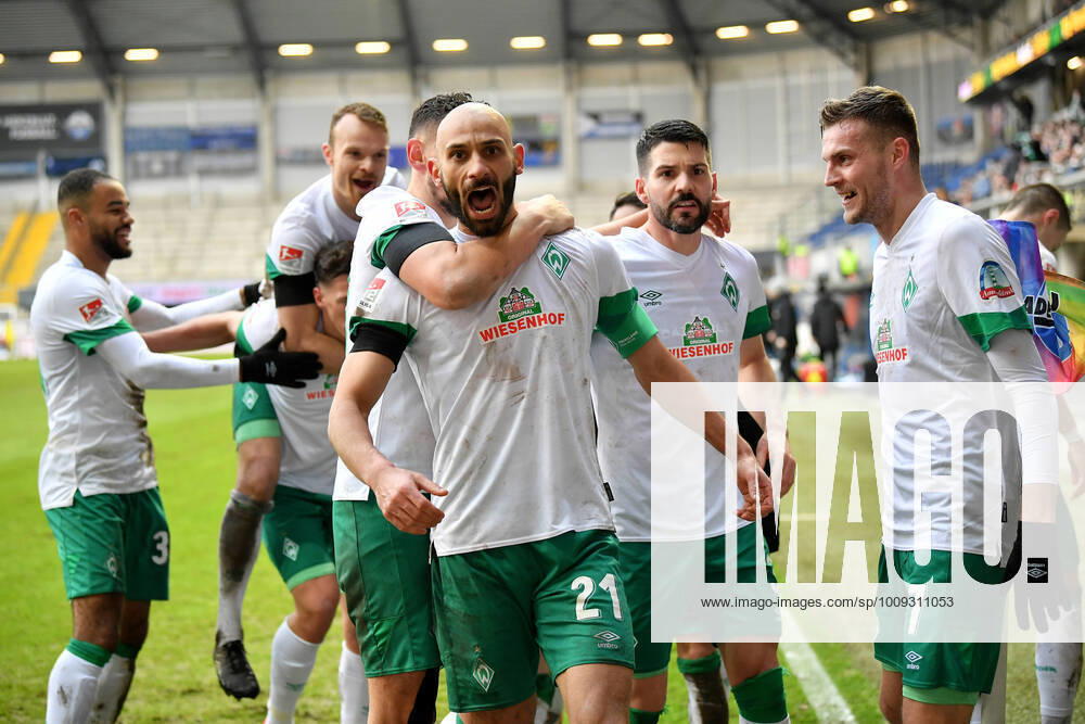KW03 Paderborn, Benteler Arena, 22.01.22, GER, Herren, 2.Bundesliga, Saison 2021-2022, SC Paderborn 07 - SV Werder Bremen Bild: Jubel nach dem Tor zum 3:4 durch Oemer Toprak (Bremen) Nur fuer journalistische Zwecke! Only for editorial use! Gemaess den Vorgaben der DFL Deutsche Fußball Liga ist es untersagt, in dem Stadion und oder vom Spiel angefertigte Fotoaufnahmen in Form von Sequenzbildern und oder videoaehnlichen Fotostrecken zu verwerten bzw. verwerten zu lassen. DFL regulations prohibit any use of photographs as image sequences and or quasi-video. Nordrhein-Westfalen Deutschland