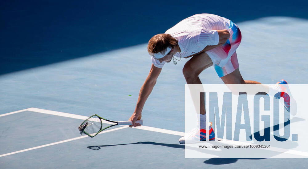 KW03 (220123) -- MELBOURNE, Jan. 23, 2022 -- Alexander Zverev of Germany competes during the men s singles 4th round match against Denis Shapovalov of Canada at Australian Open 2022, in Melbourne, Australia, on Jan. 23, 2022. (Photo by Xinhua) (SP)AUSTRALIA-MELBOURNE-TENNIS-AUSTRALIAN OPEN-MEN S SINGLES-4TH ROUND HuxJingchen