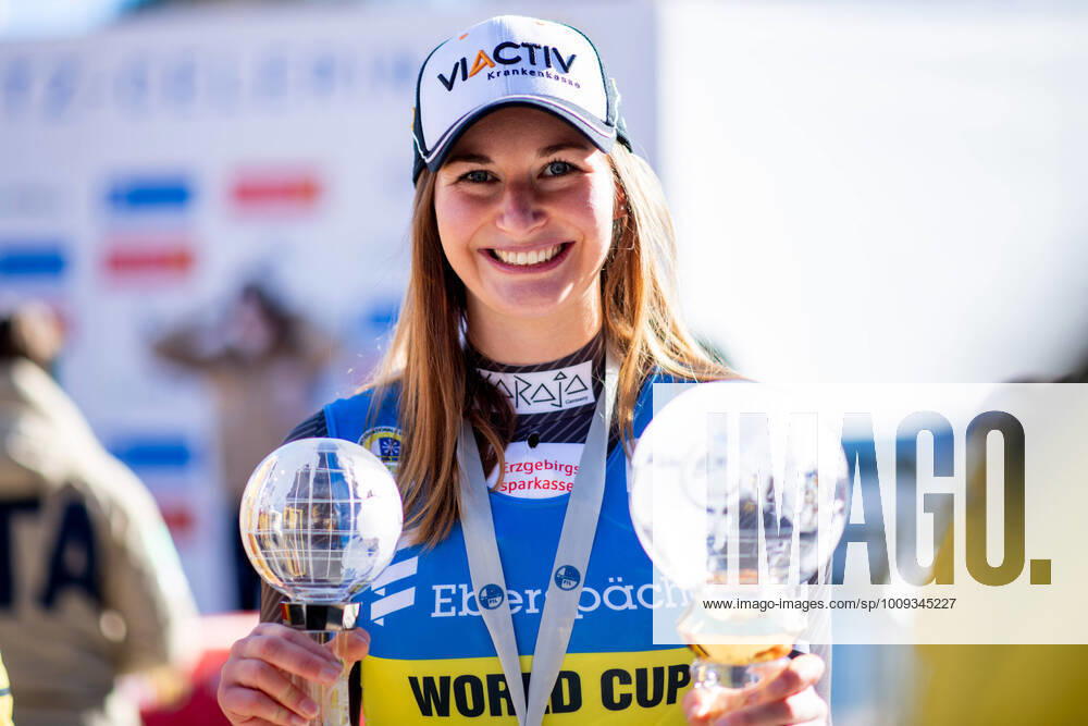 KW03 Julia Taubitz (Deutschland) jubelt ueber den Sieg im Gesamtweltcup, CH, FIL Luge 9. Eberspaecher Weltcup und Europameisterschaft, St. Moritz Rennrodeln Einsitzer Damen, 23.01.2022, Saison 2021 2022 CH, FIL Luge 9. Eberspaecher Weltcup und Europameisterschaft, St. Moritz Rennrodeln Einsitzer Damen, 23.01.2022, Saison 2021 2022