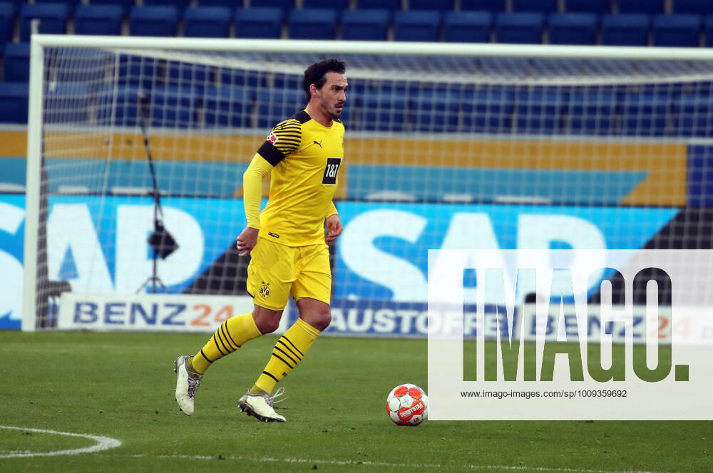 TSG 1899 Hoffenheim - Borussia Dortmund Deutschland, Sinsheim, 22.01.2022, Fussball, Bundesliga, TSG 1899 Hoffenheim - Borussia Dortmund (2:3): Mats Hummels (Borussia Dortmund).