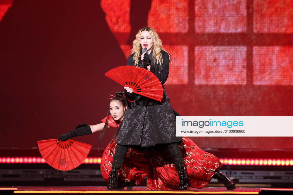 19 Konzert: Madonna, Saengerin Madonna (Madonna Louise Veronica Ciccone) auf Rebel Heart Tour live in der Berliner Mercedes-Benz Arena am 10.11.2015. Pop, Queen of Pop, Popqueen, Popmusik, Mercedes-Benz-Arena, MBA, O2 World, O2World, Musik Berlin Deutschland, Germany