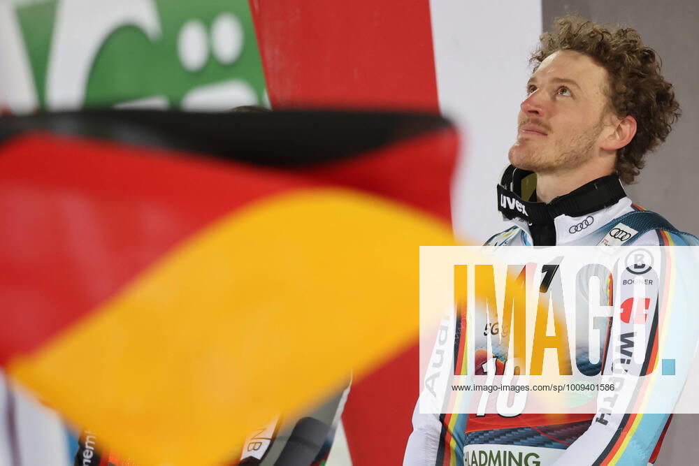KW04 ALPINE SKIING - FIS WC Schladming SCHLADMING,AUSTRIA,25.JAN.22 - ALPINE SKIING - FIS World Cup, Nightrace, night slalom, men, award ceremony. Image shows Linus Strasser (GER). GEPAxpictures xWolfgangxGrebien