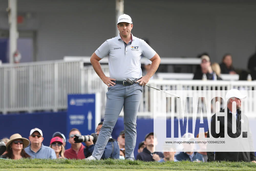 Luke List waits on the 17th green during the final round of the 2022 Farmers Insurance Open at Torrey Pines (South) in San Diego, California. San Diego United States - ZUMAw109 20220129_zap_w109_040
