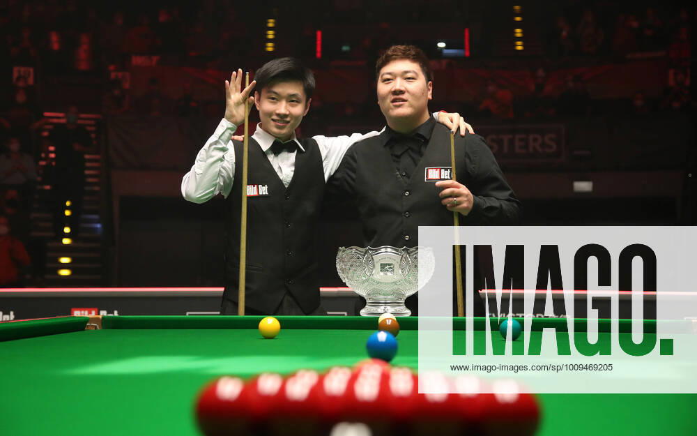 KW04 Zhao Xintong (CHN), Yan Bingtao (CHN) Snooker Billard Finale Berlin German Masters im Tempodrom 30.01.2022