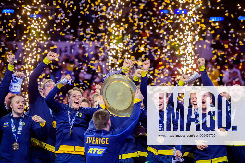 Lucas Pellas of Sweden celebrate after the EHF European Handball Championship final between Sweden and Spain on January 30, 2022 in Budapest. Photo: Johanna Lundberg BILDBYRAN kod JL JL0238 bbeng ehf euro 2022 em 2022 european men?s handball championship 2022 handball handboll handbolls-em 2022 handball handball-em 2022 final sverige sweden spain spanien guld em-guld jubel