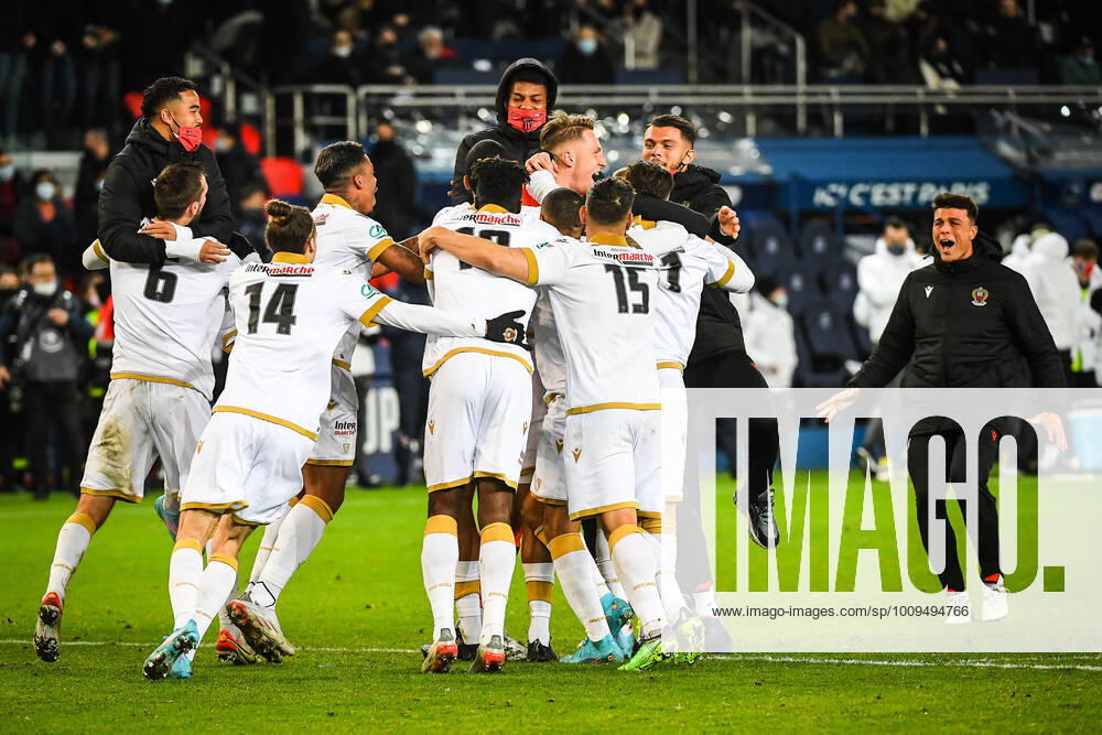 The team of Nice celebrate the victory during the French Cup match between Paris Saint-Germain (PSG) and OGC Nice at Parc des Princes stadium on January 31, 2022 in Paris, France. Paris France - ZUMAm308 20220131_zsp_m308_013