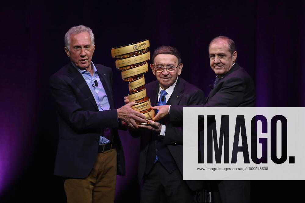 KW05 Photo LaPresse - Fabio Ferrari February 02, 2021 Milan, Italy News There is also tomorrow - Banca Mediolanum and Giro d Italia 20 years together. In the pic:Gianni Motta, Enersto Colnago, Mauro Vegni