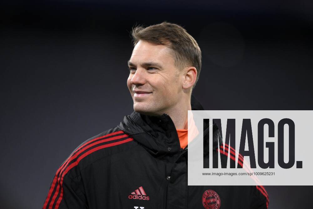 Fussball 1. Bundesliga 2021 2022, 21. Spieltag, FC Bayern München - RB Leipzig, in der Allianz-Arena München. Torwart Manuel Neuer (FC Bayern München) beim Interview nach dem Spiel.