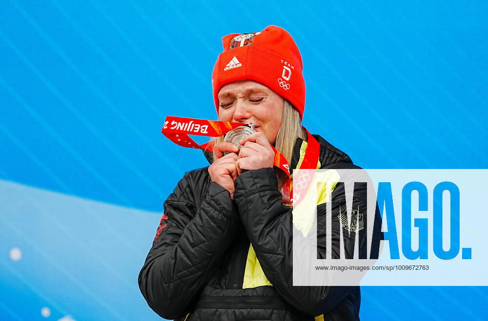 (220208) -- BEIJING, Feb. 8, 2022 -- Silver medallist Anna Berreiter of Germany celebrates during the awarding ceremony after women s singles run?of luge event?at the Yanqing?National Sliding Centre in Yanqing?district of Beijing, capital of China, Feb. 8, 2022. ) (BEIJING2022)CHINA-BEIJING-YANQING-OLYMPIC Winter games, Winterspiele,Spiele, Summer games LUGE-WOMEN S SINGLES (CN) JiangxWenyao
