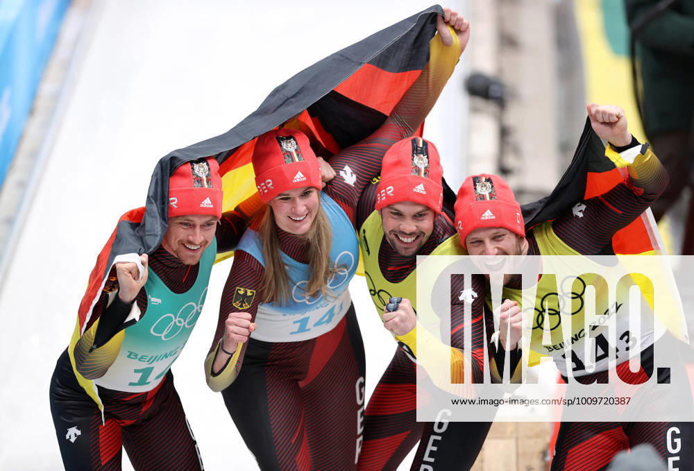 KW06 (220210) -- BEIJING, Feb. 10, 2022 -- Athletes of Germany celebrate after the luge team relay competition at the Yanqing National Sliding Centre in Yanqing district of Beijing, capital of China, Feb. 10, 2022. ) (BEIJING2022)CHINA-BEIJING-YANQING-OLYMPIC Winter games, Winterspiele,Spiele, Summer games LUGE-TEAM RELAY (CN) YaoxJianfeng