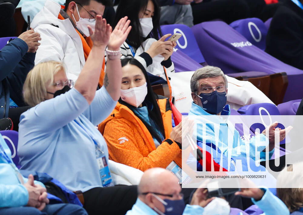 (220213) -- BEIJING, Feb. 13, 2022 -- International Olympic Committee (IOC) president Thomas Bach (1st R) watches the men s 500m short track Speed skating, Eisschnelllauf final at Capital Indoor Stadium in Beijing, capital of China, Feb. 13, 2022. ) (BEIJING 2022)CHINA-BEIJING-OLYMPIC Winter games, Winterspiele,Spiele, Summer games SHORT TRACK SPEED SKATING (CN) LanxHongguang