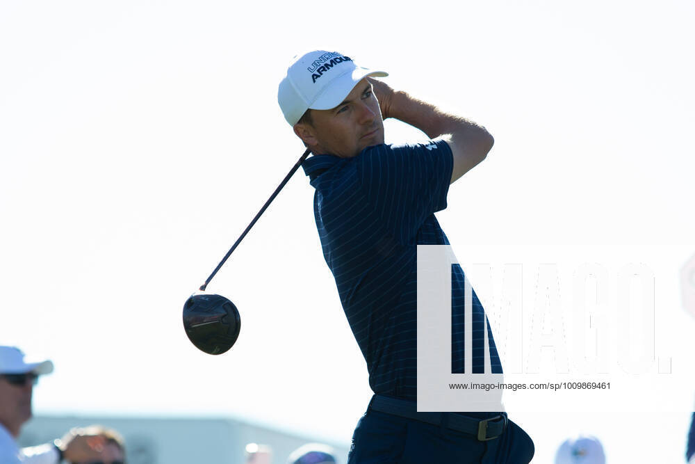 SCOTTSDALE, AZ - FEBRUARY 13: Jordan Spieth tees off on the 11th hole during the final round of the Waste Management Phoenix Open on February 13, 2022, at TPC Scottsdale in Scottsdale, AZ. (Photo by Zachary BonDurant Icon Sportswire) GOLF: FEB 13 PGA, Golf Herren - Waste Management Phoenix Open Icon2202130545