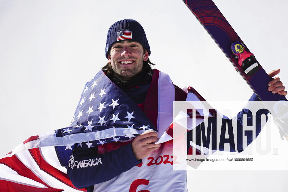 KW 07 (220216) -- ZHANGJIAKOU, Feb. 16, 2022 -- Gold medalist Alexander Hall of the United States attends the flower ceremony after the freestyle skiing men s freeski slopestyle final of Beijing 2022 Winter Olympics at Genting Snow Park in Zhangjiakou, north China s Hebei Province, Feb. 16, 2022. ) (BEIJING2022)CHINA-ZHANGJIAKOU-OLYMPIC Winter games, Winterspiele,Spiele, Summer games FREESTYLE SKIING-MEN S FREESKI SLOPESTYLE-FINAL (CN) XuxChang