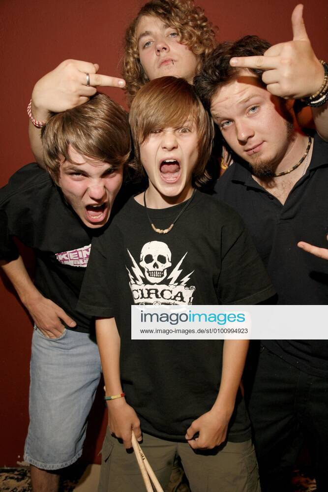 12 Fotoshooting: Die Killerpilze, im Backstage vor ihrem Konzert im berliner Silverwings, Punkrock, Tenniepunk, Deutschrock Berlin Deutschland, germany