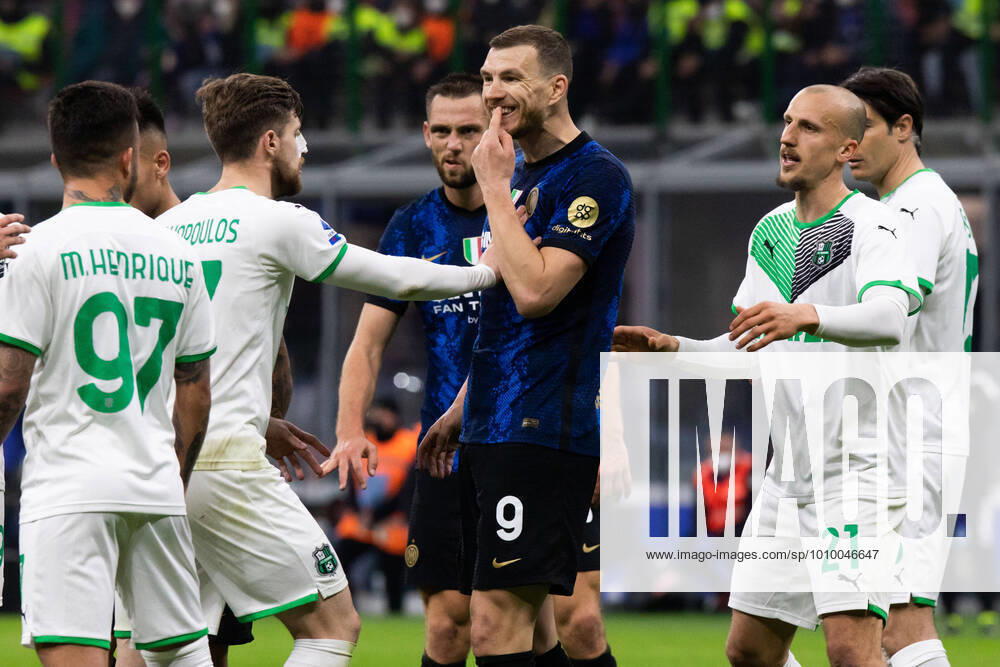 KW 07 Edin Dzeko of FC Internazionale and Georgios Kyriakopoulos of US Sassuolo argue during the Serie A match between FC Internazionale and US Sassuolo at Giuseppe Meazza Stadium on February 20, 2022 in Milan, Italy.