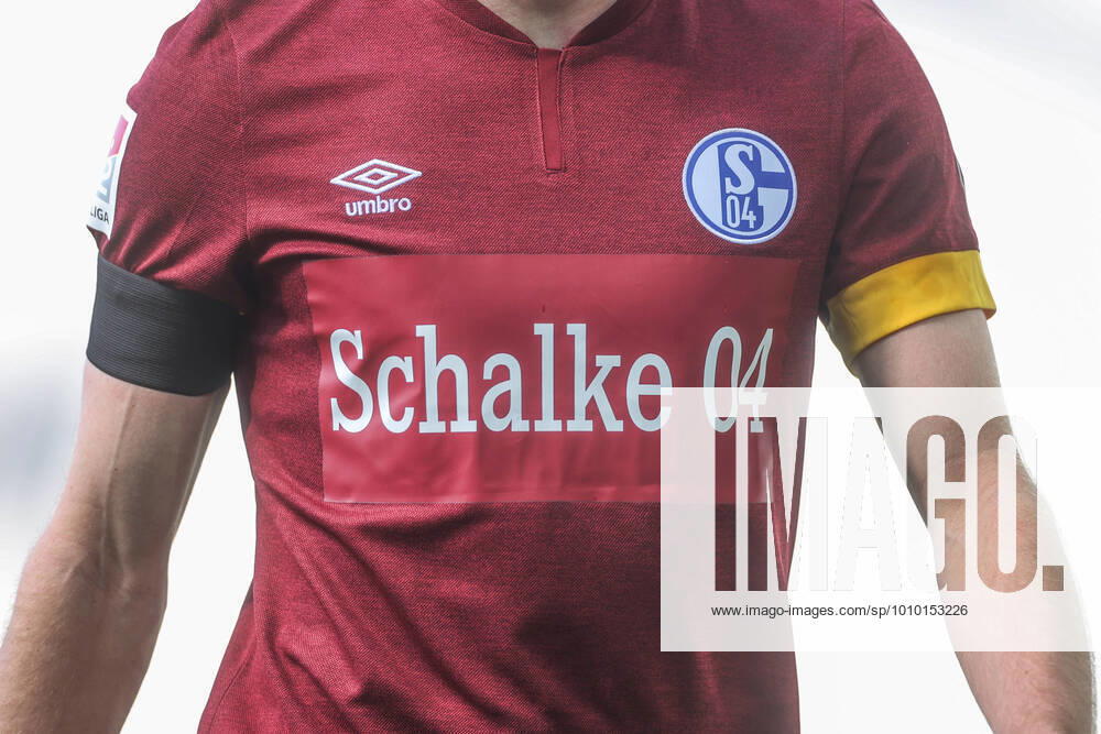 Fussball, Saison 2021 2022, 2. Bundesliga, 24. Spieltag, Karlsruher SC - FC Schalke 04, Schalke-Trikot ohne das Logo des Hauptsponsor Gazprom Foto: Tim Rehbein RHR-FOTO Karlsruhe BBBank Wildpark BW Deutschland xRHR-FOTO TRx