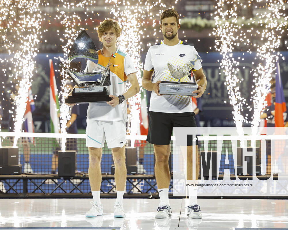 KW08 Finalist Jiri Vesely und Sieger Andrey Rublev mit dem Pokal, Trophäe, Freude, Emotion, Siegerehrung, Praesentation Tennis - Dubai Duty Free Tennis Championships - ATP, Tennis Herren - Dubai Duty Free Tennis Stadium - Dubai - - United Arab Emirates
