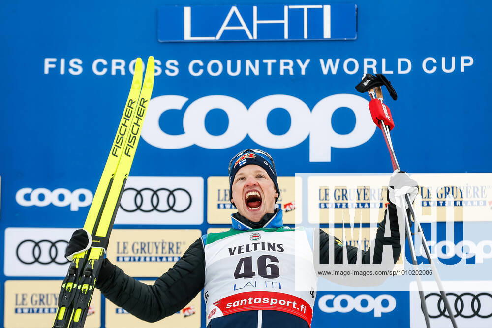 Iivo Niskanen of Finland celebrates after competing in Men s Cross Country Skiing 15 km Classic Technique interval start during the FIS Cross-Country World Cup on February 27, 2022 in Lahti. Photo: Kalle Parkkinen BILDBYRAN COP 211 KP0027 bbeng cross-country skiing dam fis cross country world cup classic technique klassisk langrenn skidor världscupen jubel