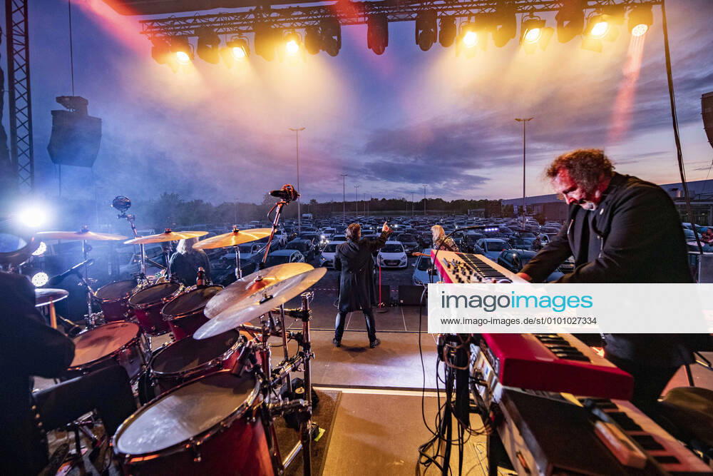 Karat live bei der Eröffnung der Autokonzert-Reihe an der Messe. Erfurt