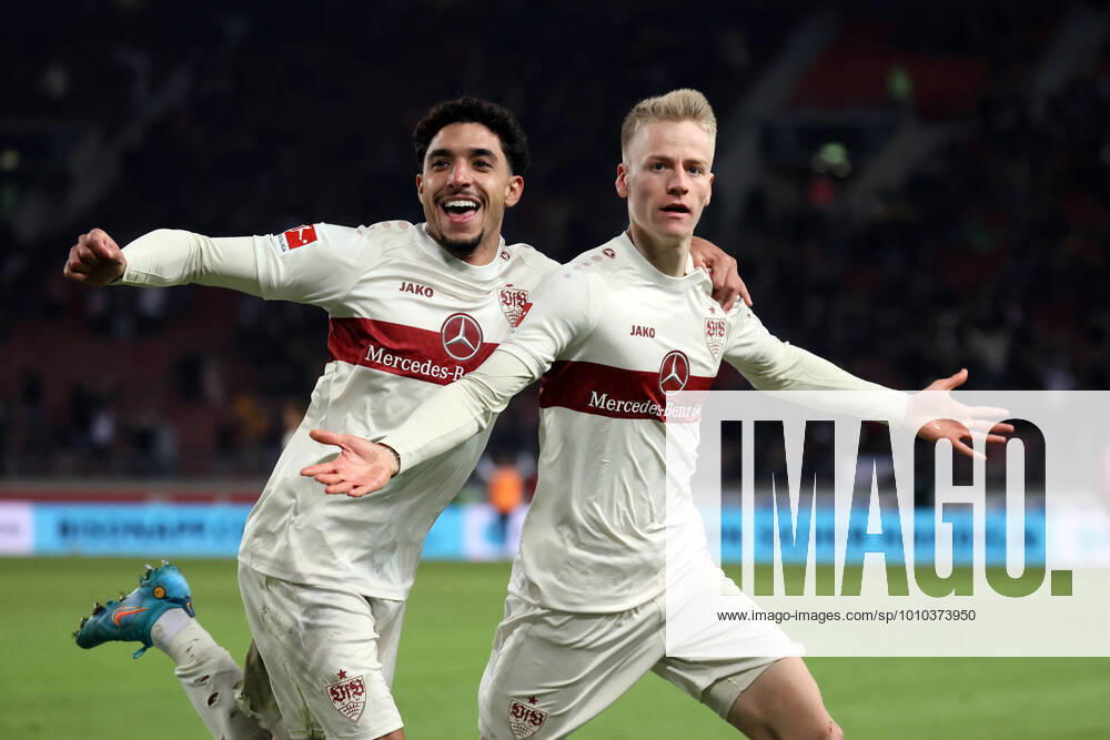 VfB Stuttgart - Borussia Mönchengladbach Deutschland, Stuttgart, 05.03.2022, Fussball, Bundesliga, VfB Stuttgart - Borussia Mönchengladbach: v.l. Omar Marmosh, Chris Führich (beide VfB Stuttgart); Jubel Tor 2:2 Führich.