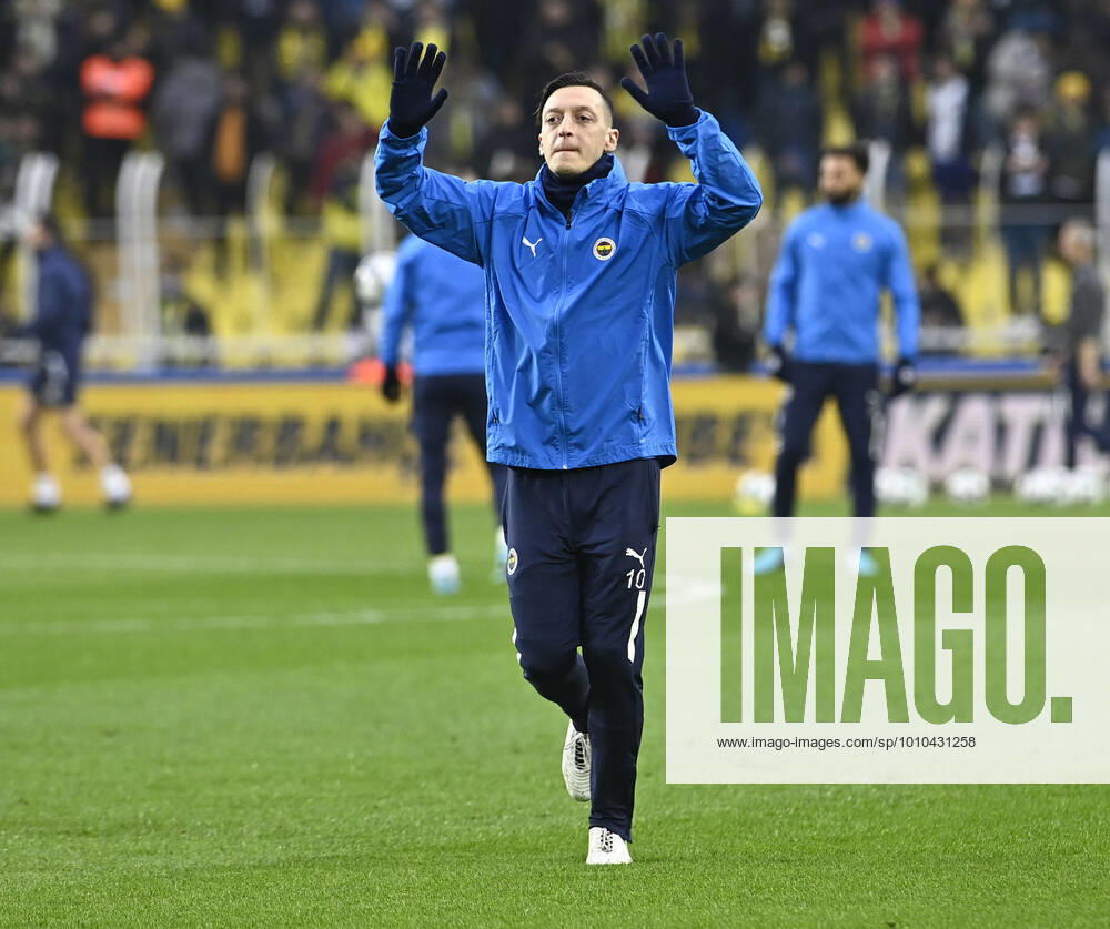 Mesut Ozil of Fenerbahce during the Turkish Super League football match between Fenerbahce and Trabzonspor at Ulker Stadium n Istanbul , Turkey on March 06 , 2022. ( Photo : Seskimphoto ) Fenerbahce vs Trabzonspor 06032022
