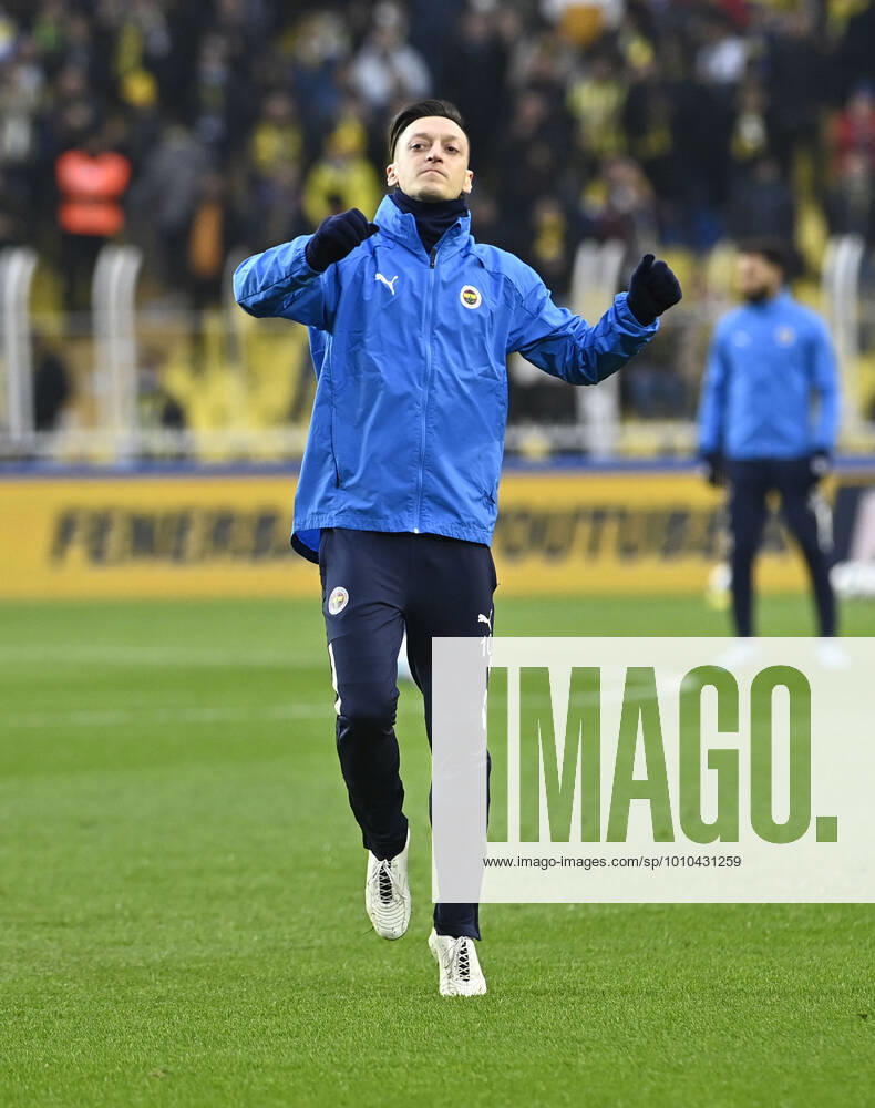 Mesut Ozil of Fenerbahce during the Turkish Super League football match between Fenerbahce and Trabzonspor at Ulker Stadium n Istanbul , Turkey on March 06 , 2022. ( Photo : Seskimphoto ) Fenerbahce vs Trabzonspor 06032022