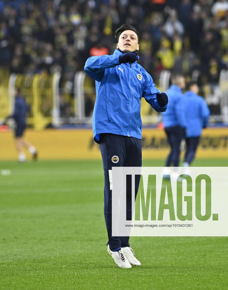 Mesut Ozil of Fenerbahce during the Turkish Super League football match between Fenerbahce and Trabzonspor at Ulker Stadium n Istanbul , Turkey on March 06 , 2022. ( Photo : Seskimphoto ) Fenerbahce vs Trabzonspor 06032022