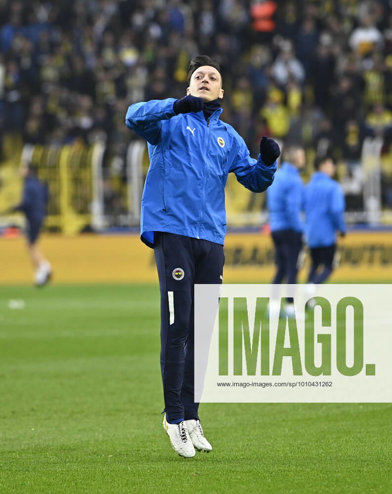 Mesut Ozil of Fenerbahce during the Turkish Super League football match between Fenerbahce and Trabzonspor at Ulker Stadium n Istanbul , Turkey on March 06 , 2022. ( Photo : Seskimphoto ) Fenerbahce vs Trabzonspor 06032022
