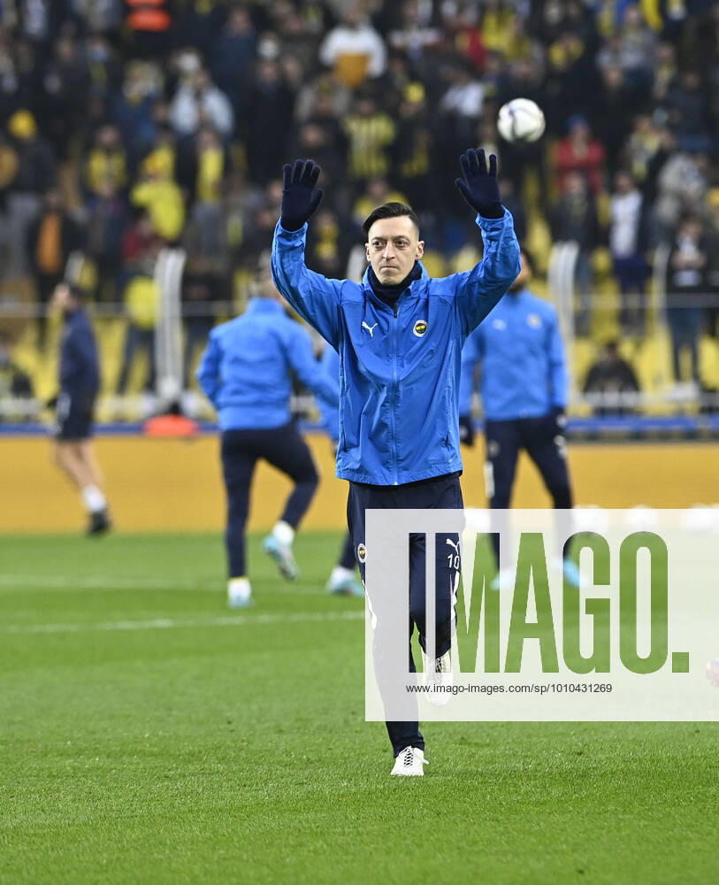 Mesut Ozil of Fenerbahce during the Turkish Super League football match between Fenerbahce and Trabzonspor at Ulker Stadium n Istanbul , Turkey on March 06 , 2022. ( Photo : Seskimphoto ) Fenerbahce vs Trabzonspor 06032022