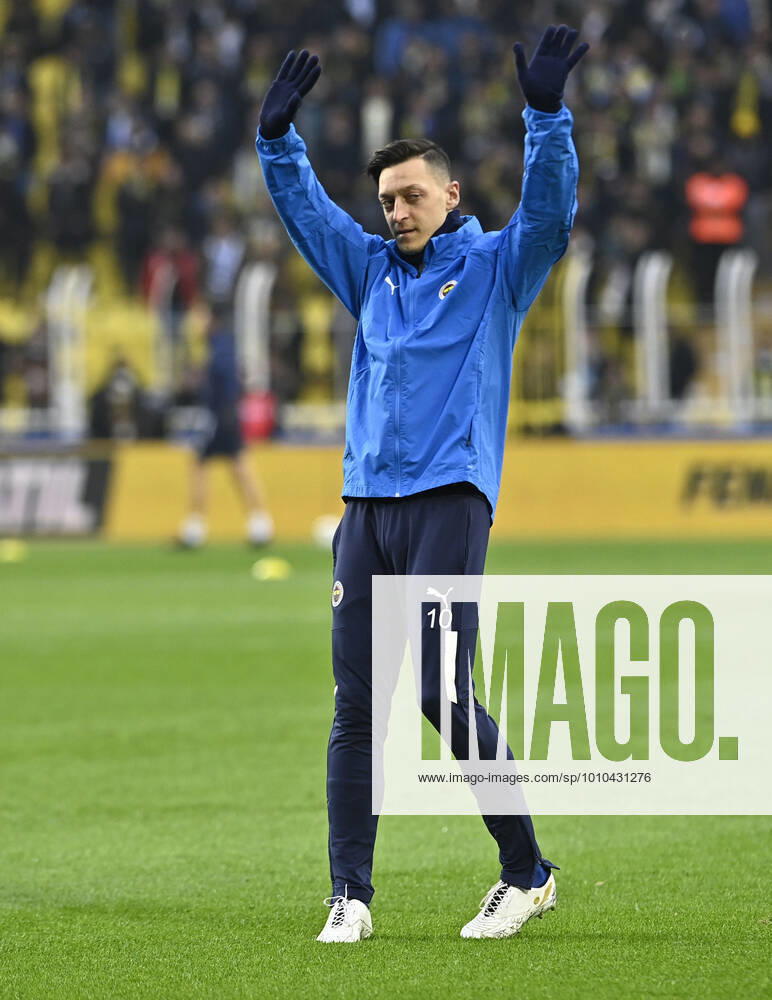 Mesut Ozil of Fenerbahce during the Turkish Super League football match between Fenerbahce and Trabzonspor at Ulker Stadium n Istanbul , Turkey on March 06 , 2022. ( Photo : Seskimphoto ) Fenerbahce vs Trabzonspor 06032022