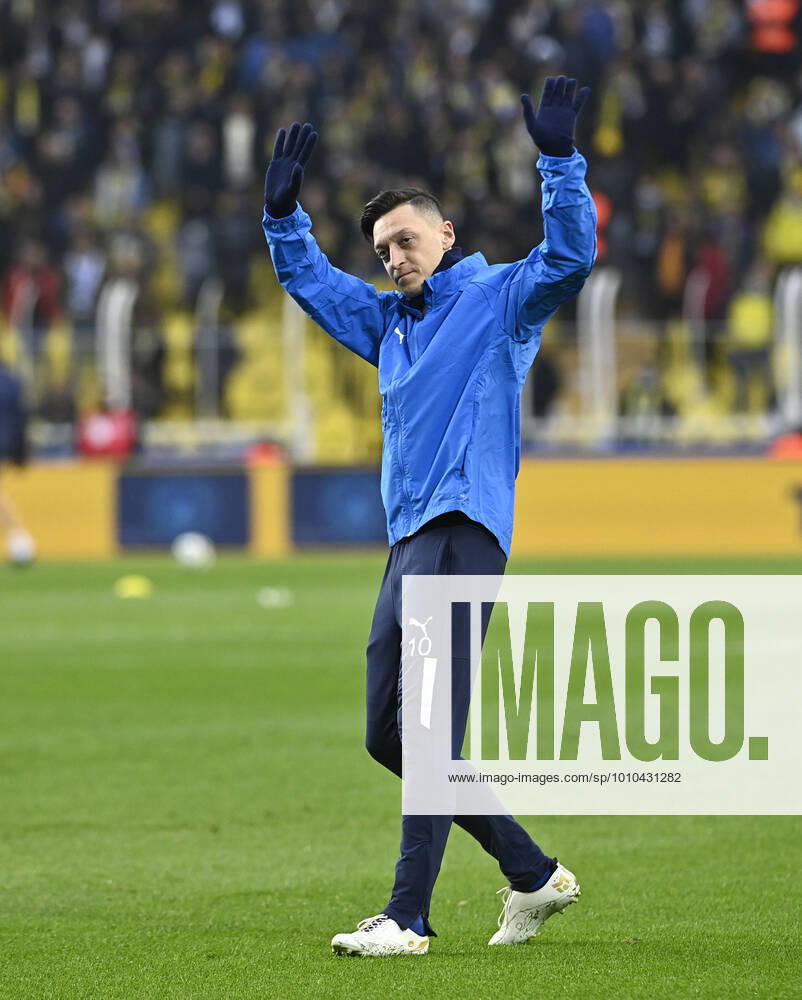 Mesut Ozil of Fenerbahce during the Turkish Super League football match between Fenerbahce and Trabzonspor at Ulker Stadium n Istanbul , Turkey on March 06 , 2022. ( Photo : Seskimphoto ) Fenerbahce vs Trabzonspor 06032022