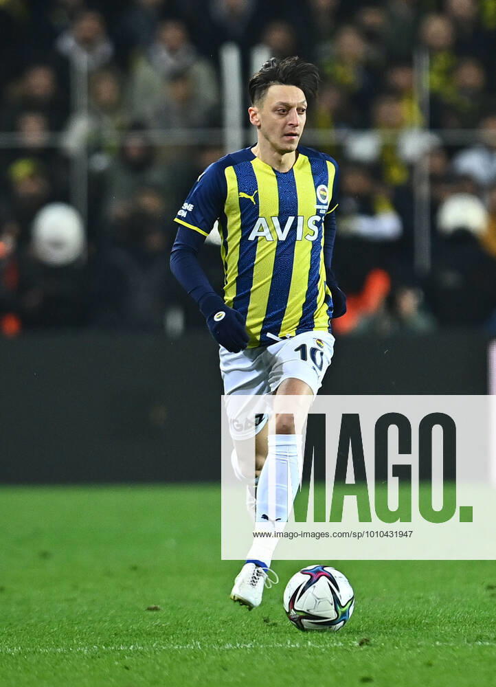 Mesut Ozil of Fenerbahce during the Turkish Super League football match between Fenerbahce and Trabzonspor at Ulker Stadium n Istanbul , Turkey on March 06 , 2022. ( Photo : Seskimphoto ) Fenerbahce vs Trabzonspor 06032022