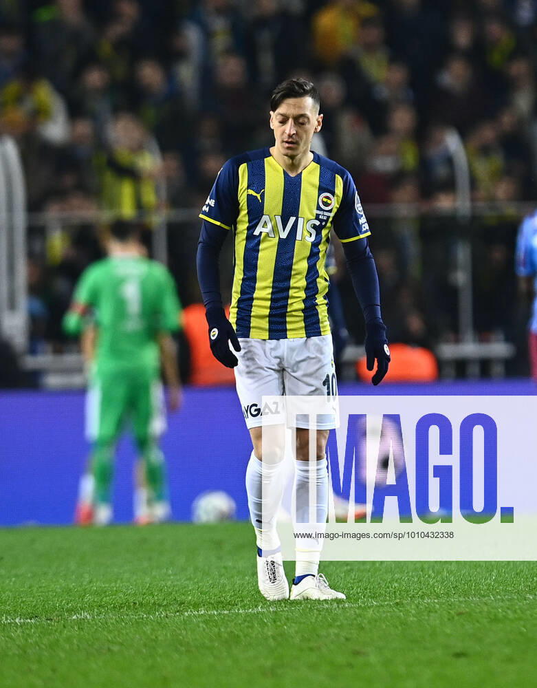 Mesut Ozil of Fenerbahce during the Turkish Super League football match between Fenerbahce and Trabzonspor at Ulker Stadium n Istanbul , Turkey on March 06 , 2022. ( Photo : Seskimphoto ) Fenerbahce vs Trabzonspor 06032022