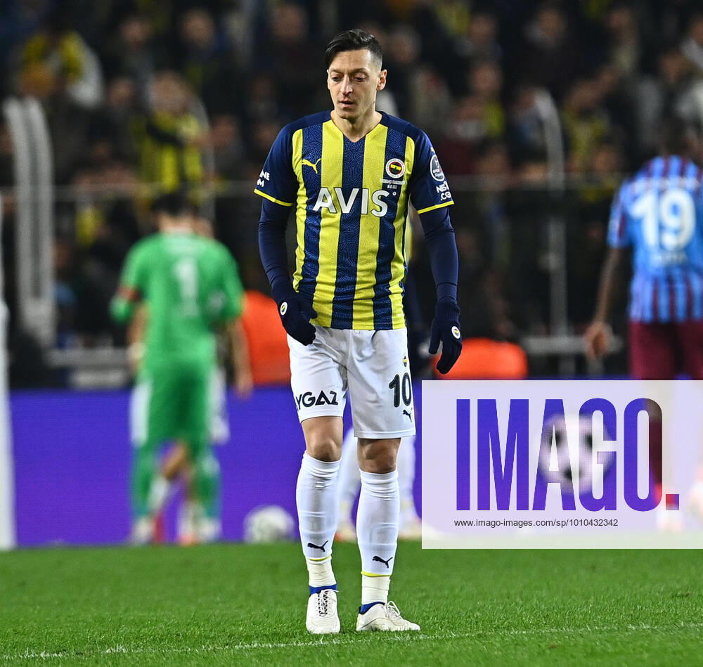 Mesut Ozil of Fenerbahce during the Turkish Super League football match between Fenerbahce and Trabzonspor at Ulker Stadium n Istanbul , Turkey on March 06 , 2022. ( Photo : Seskimphoto ) Fenerbahce vs Trabzonspor 06032022