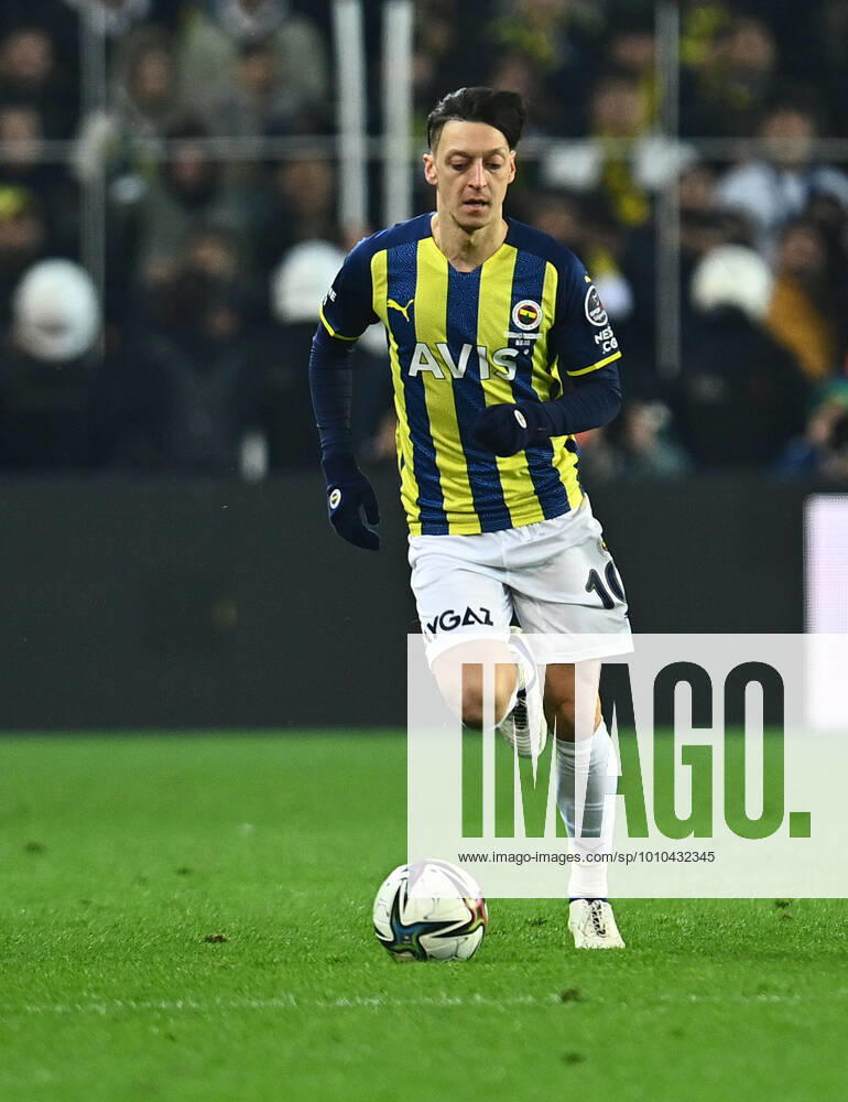 Mesut Ozil of Fenerbahce during the Turkish Super League football match between Fenerbahce and Trabzonspor at Ulker Stadium n Istanbul , Turkey on March 06 , 2022. ( Photo : Seskimphoto ) Fenerbahce vs Trabzonspor 06032022
